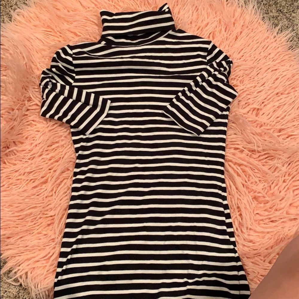 Merona size medium short sleeve turtle neck
